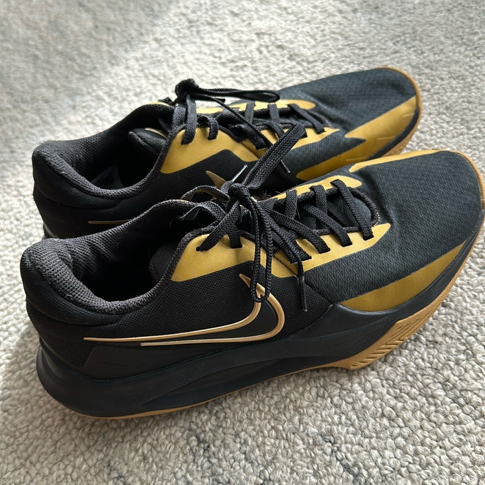 Nike Precision 6 basketball sneakers